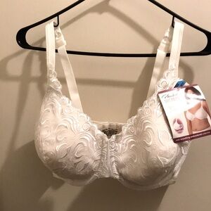 Playtex White Lace Bra With Underwire. Size 36DDD